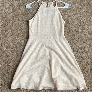 Cute and elegant cream lace dress!